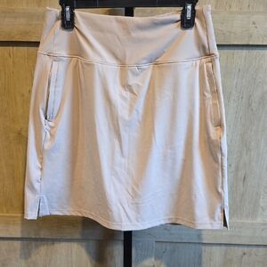 (J51) Gradual Sz M, SKORT ( SKIRT W SHORTS UNDER)
